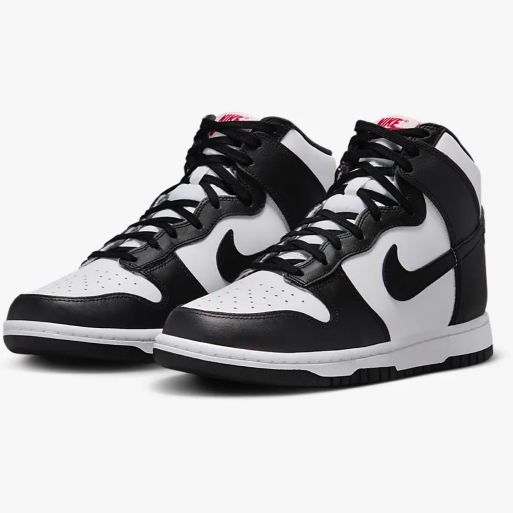 NIKE Dunks Black & White - Women’s (8.5)